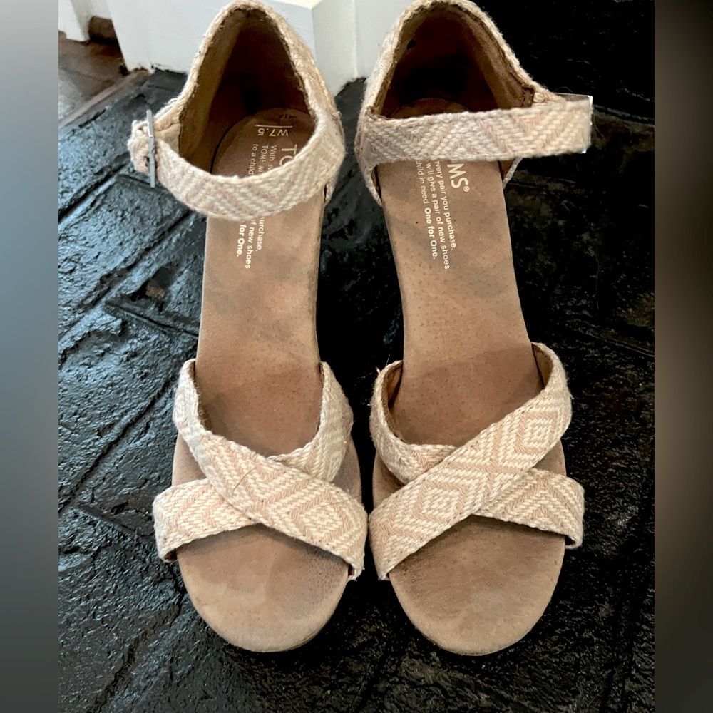 Tom’s cork wedges size 7.5